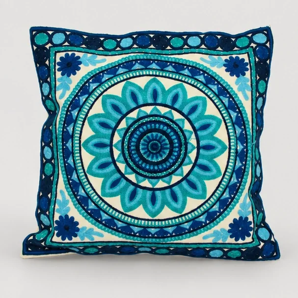 Kissenbezug Mandala · Türkis & Blau · 45 × 45 cm – bearbeitetes Studiofoto